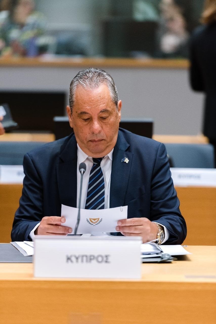 μο