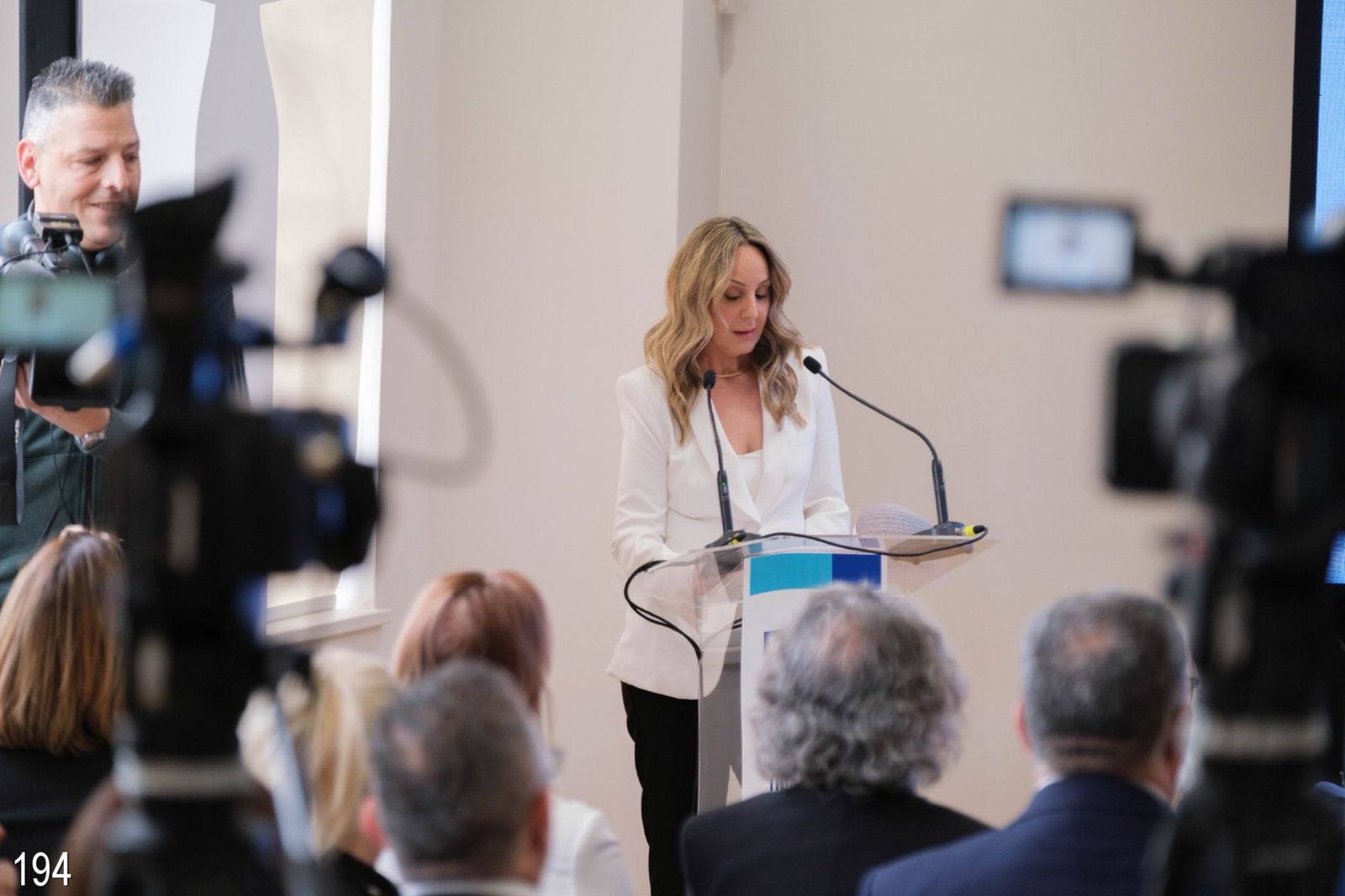 εε