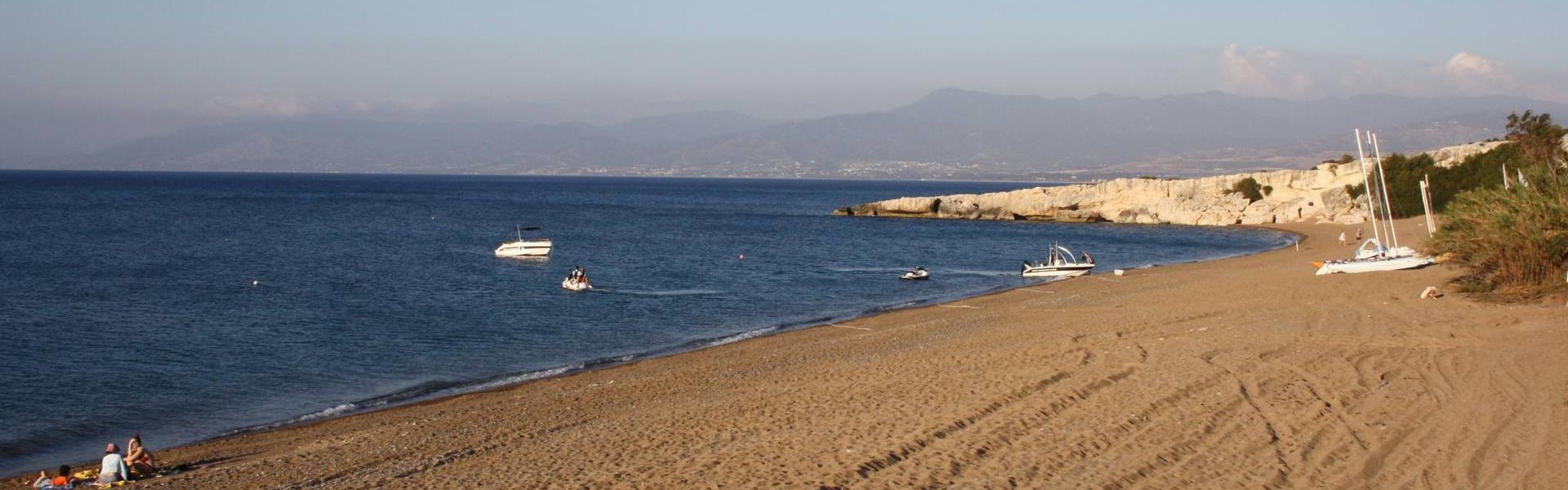 chalabro-beach-in-neo-chorio