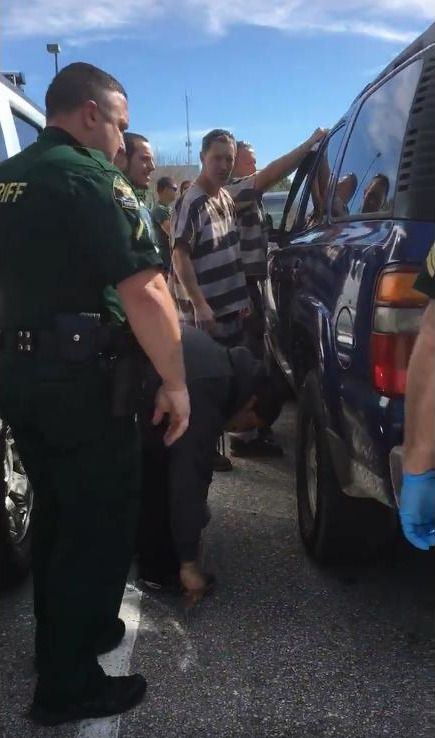 inmates-car