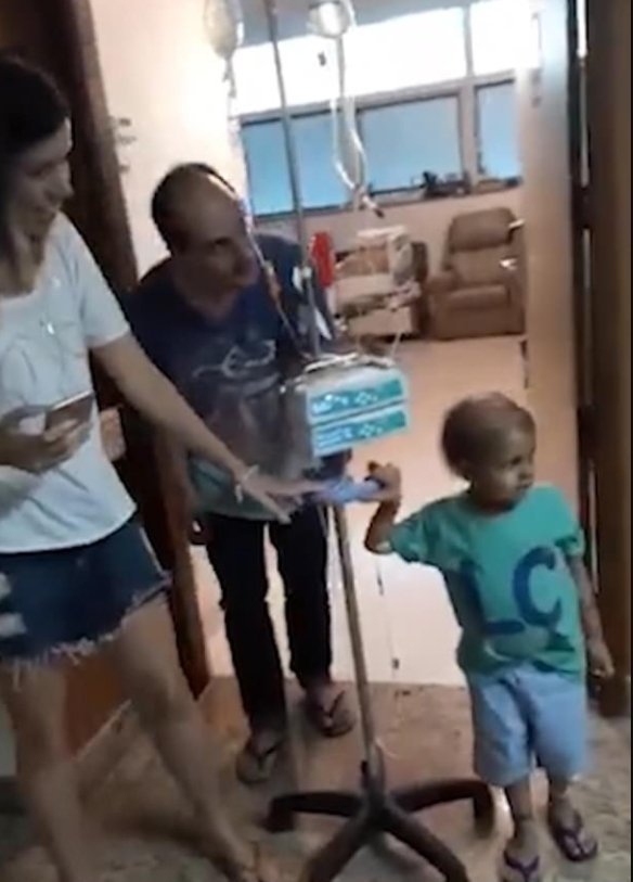 3χρονος βλέπει τον αγαπημένο του ήρωα