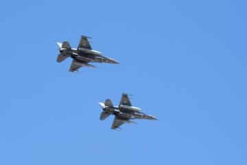 f16