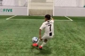 Κάνει τέλεια το trick-shot του Μέσι... με φανέλα Κριστιάνo