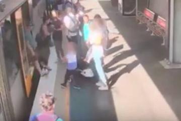 Αυστραλία: Παιδί πέφτει στο κενό ανάμεσα σε τρένο και αποβάθρα