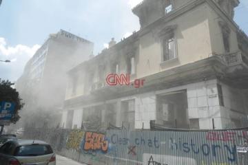 Έχει δοθεί εντολή για εκκένωση των δημοσίων κτηρίων.