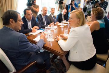 Στην οικία του ΠτΔ η συνάντηση