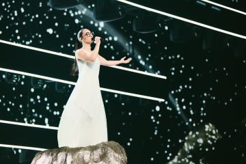 Eurovision 2025 - Klavdia: Είδαμε για πρώτη φορά πώς έγινε η αλλαγή του φορέματος on stage (Βίντεο)
