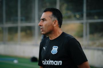 Θέλει να δει... αυτά που δούλεψε!