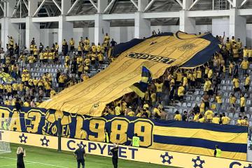 (ΒΙΝΤΕΟ/Φώτος kerkida) Εντυπωσιακή... παρουσίαση φανέλας από Θύρα 3!