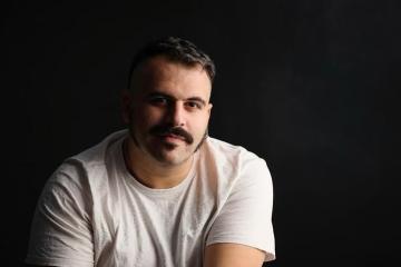  Άρης Κυπριανού: «Δεν έχω συμφιλιωθεί με την ιδέα της απώλειας, με τρομάζει...» (Βίντεο)