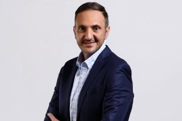 Κωνσταντίνος Κωνσταντίνου: Οι ξεχωριστές ευχές στην κούκλα κόρη του (Φώτο)