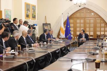 Κυρώσεις: Δικηγόροι και Λογιστές περιμένουν να ακούσουν τι θα πει ο Πρόεδρος 
