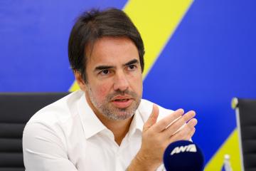 Τι αλλάζει ο Αλμέιδα που πιάνει δουλειά 