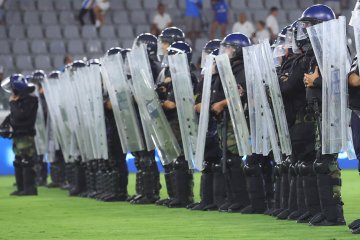 ΑΦΗΣΤΕ ΗΣΥΧΟ το ποδόσφαιρο (Γήπεδα, μετακινήσεις,κάρτες κλπ)!!!