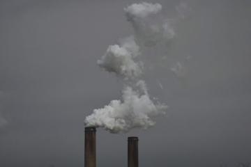 Αύξηση της παραγωγής ενέργειας με καύση άνθρακα στην Κίνα αλλά και νέο ρεκόρ της παραγωγής από ΑΠΕ
