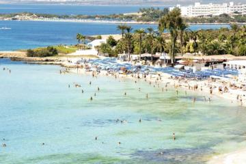 Αγία Νάπα: Μπήκε σε μπυραρία και άρχισε να χτυπάει κόσμο