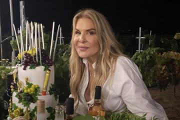 Κάτια Θεοδότου: Το πάρτι γενεθλίων σε αμπελώνες και η τριώροφη τούρτα με σταφύλια  (Φώτος)