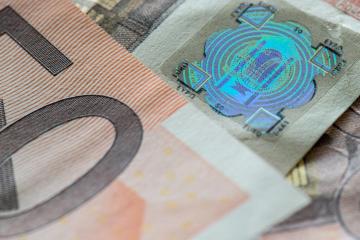 Η αύξηση βιομηχανικής παραγωγής φαίνεται να αποτρέπει τεχνική ύφεση στη Γερμανία