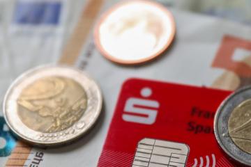 Το Τμήμα Φορολογίας προειδοποιεί για απάτη με μηνύματα για επιστροφή φόρου