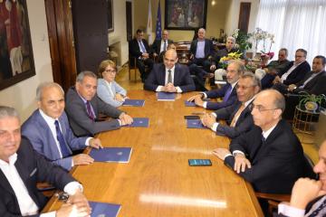 Βλέπει κοινωνικούς εταίρους για ΑΤΑ το απόγευμα ο Υπουργός