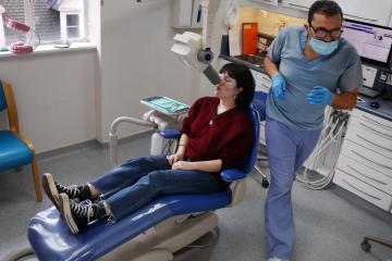 Στο 6,3% όσοι δεν έλαβαν οδοντιατρική περίθαλψη στην ΕΕ  το 2024 λόγω λιστών-κόστους