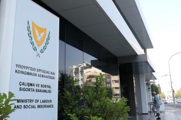 Σε εξέλιξη σύσκεψη στο Υπουργείο Εργασίας για την ΑΤΑ