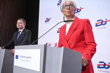 Η ΕΚΤ έτοιμη να παρέμβει αν οι δασμοί απειλήσουν τη σταθερότητα λέει η Λαγκάρντ