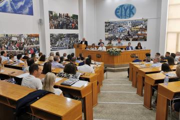 Οι τράπεζες αρνούνται αυξήσεις στο προσωπικό ενώ έχουν υπερβολικά κέρδη, λέει η ΕΤΥΚ