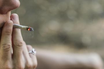 Το 2023 κάπνιζε το 24% του πληθυσμού της ΕΕ άνω των 15, σύμφωνα με Eurostat