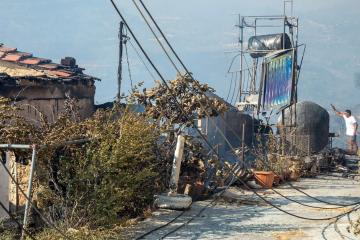Χωρίς ηλεκτροδότηση δεκαέξι κοινότητες εξαιτίας της πυρκαγιάς