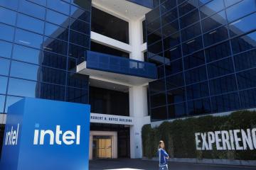 Κεφαλαιακή ενίσχυση Intel με $2 δισ. από τη ιαπωνική SoftBank