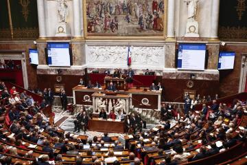 Παραμένει το αδιέξοδο στη Γαλλία, σε επίμονα υψηλά επίπεδα το spread γαλλικών ομολόγων