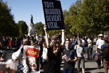 Ικανοποιημένα τα συνδικάτα στη Γαλλία από τις απεργιακές κινητοποιήσεις