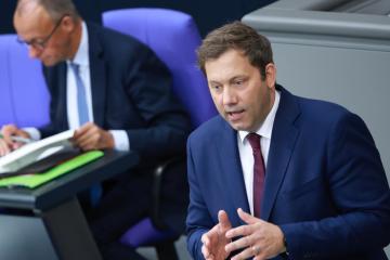 O Γερμανός ΥΠΟΙΚ κατέθεσε σχέδιο προϋπολογισμού για 2026 με έμφαση στην συντήρηση υποδομών