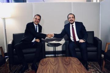 Για Κυπριακό ενημέρωσε τον Μητσοτάκη ο ΠτΔ, Αθήνα-Λευκωσία «απολύτως προσηλωμένες» για GSI