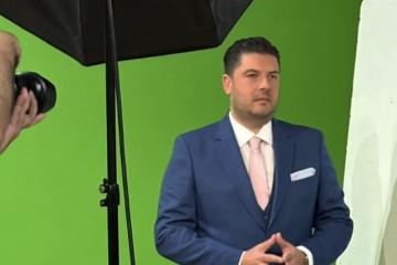 Θησέας Ιωάννου: Οι πρώτες εικόνες από τα αλλάματα και το τρυφερό φιλί της κόρης του (Φώτο)