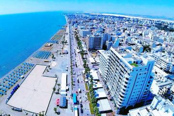 Σκούπα για όλες τις παράνομες διαφημιστικές πινακίδες στη Λάρνακα