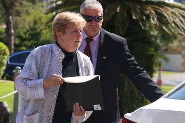 Ξεκαθαρίζει όρους αναφοράς και αναμένει Λουτ ο Πρόεδρος