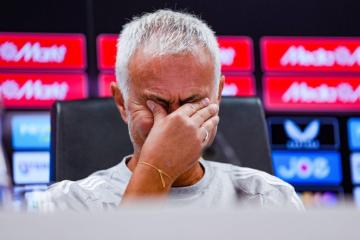 Ξέσπασε σε κλάματα ο Μουρίνιο: «Έχασα ένα κομμάτι μου…» (βίντεο) 