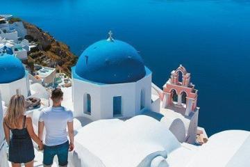 Όλο και λιγότερα ξοδεύουν οι ξένοι τουρίστες στην Ελλάδα