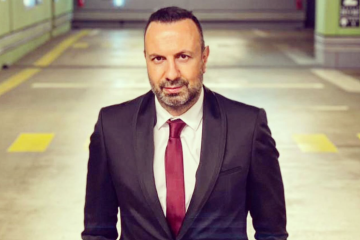 Τάσος Τρύφωνος: Η βραδινή έξοδος στην Ελλάδα με γνωστή παρουσιάστρια και τραγουδιστή (Φωτό)
