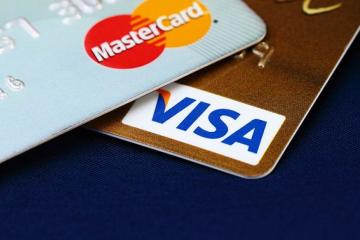 6,2 δισ. θα πληρώσουν στις αμερικανικές αρχές Visa και Mastercard