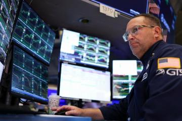 Σε αμηχανία οι επενδυτές μετά τη μείωση της Fed – Τι περιμένουν