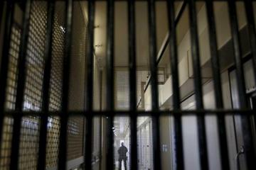 Κατάδικος μαχαίρωσε μέχρι θανάτου την κοπέλα του στο επισκεπτήριο