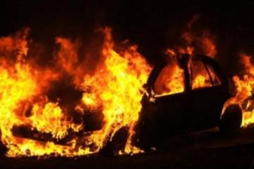 Σύλληψη 20χρονου για εμπρησμό αυτοκινήτων 