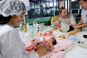Ρεκόρ γεννήσεων εκτός γάμου σημειώθηκε το 2017 στη Γαλλία 