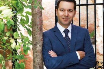 Ο Ανδρέας Γιόρτσιος μάς παρουσιάζει την ομάδα της νέας του εκπομπής «Happy Hour» (Φώτο)
