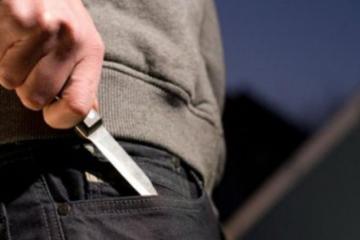 Εκτός εαυτού Πολωνός κρατούσε μαχαίρι και χτύπησε αστυνομικό