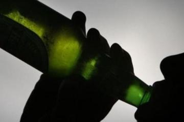 Έγινε τύφλα στο μεθύσι, δε θυμόταν ποιος ήταν και φώναξε την πυροσβεστική για να τον μαζέψει