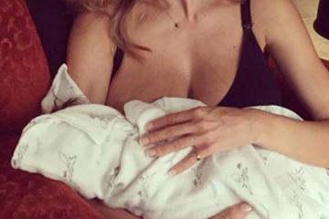 Τρυφερό Post - Επώνυμη Ελληνίδα θήλασε δημόσια το παιδί της και το ανέβασε στο διαδίκτυο (Φωτογραφία)